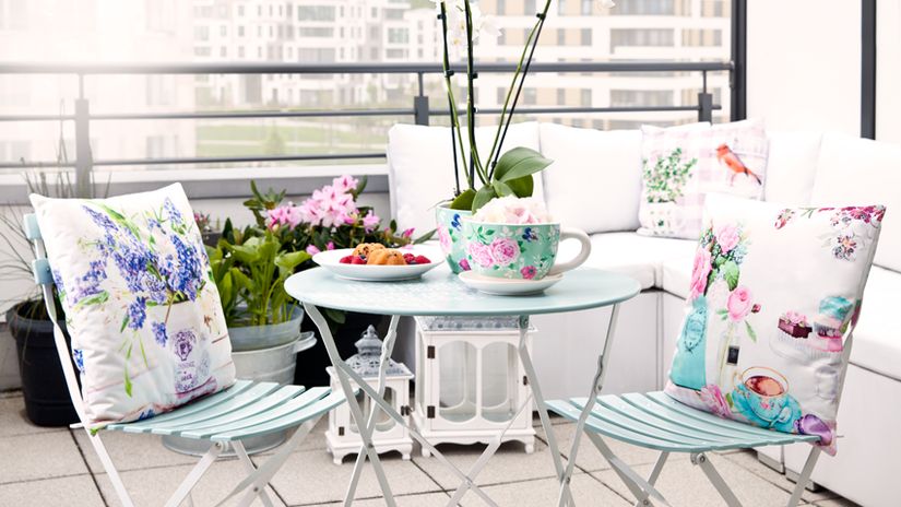 Các mẫu ban công đẹp dành cho không gian thưởng thức trà và đọc sách