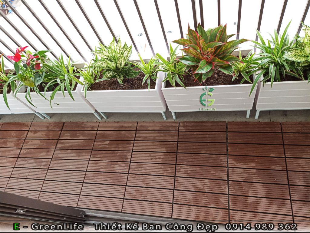 Chậu Kẻ Chỉ Gỗ Nhựa Composite Trang Trí Ban Công